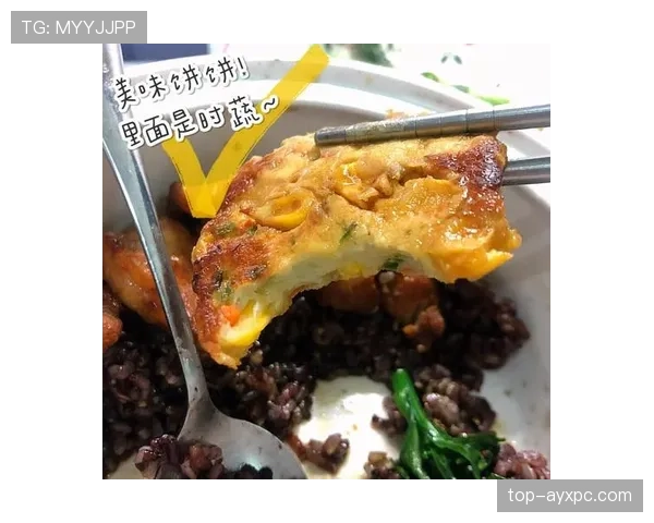 山口茜训练完随手啃个饭团就走,这自律程度谁懂啊 山口茜训练完随手啃个饭团就走,这自律程度谁懂啊